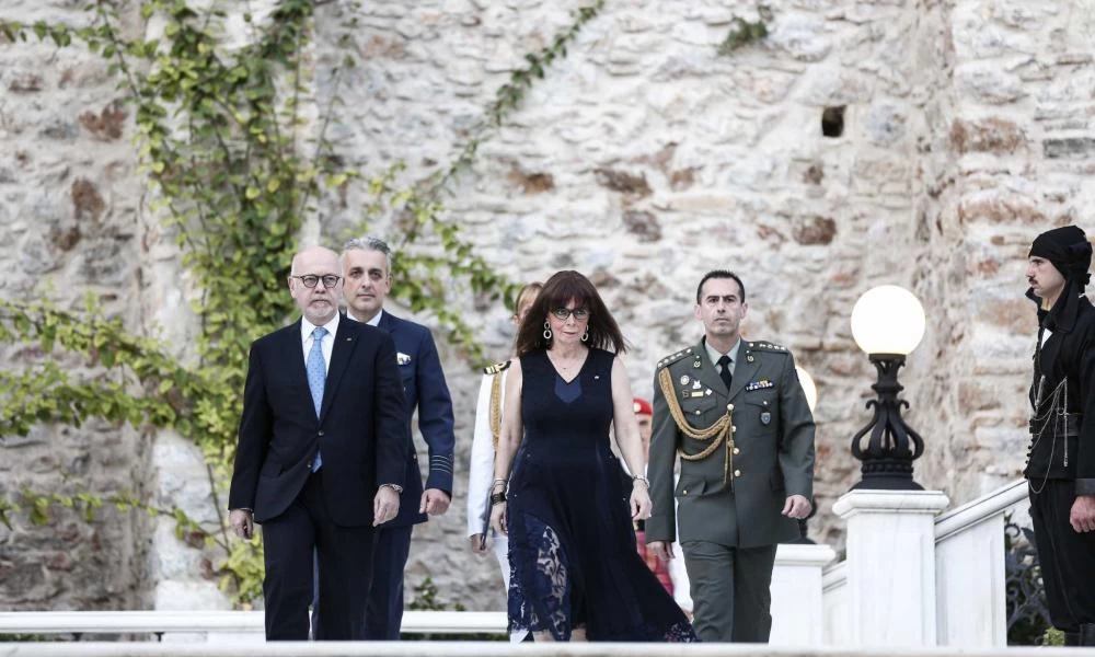 Δεξίωση στο Προεδρικό με PCR: Φύσσα, Αξαρλιάν, Μπεκατώρου καλεσμένες